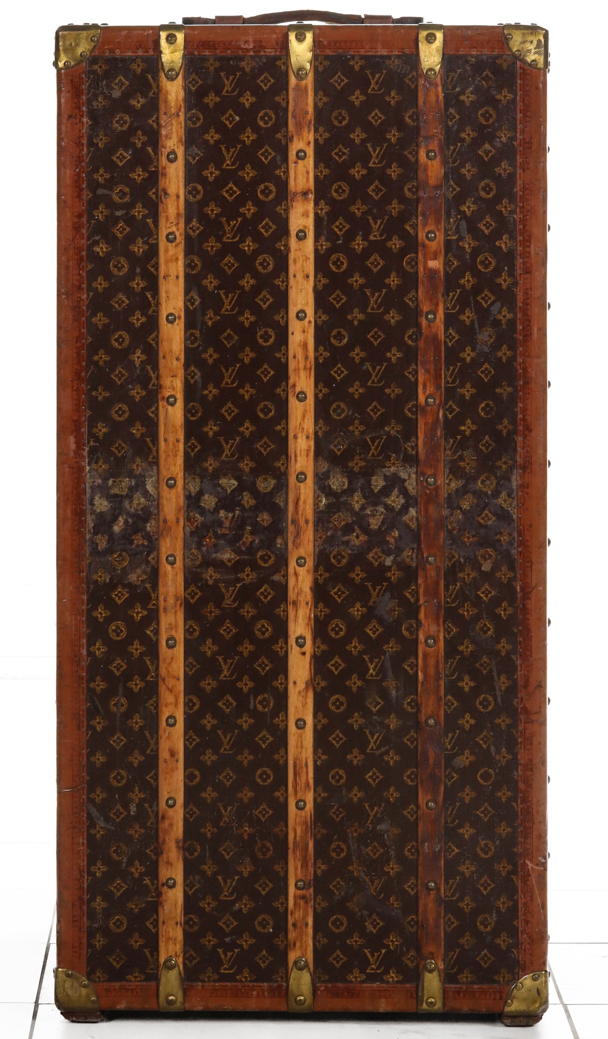 A FINE LARGE LOUIS VUITTON TRAVELING WARDROBE C. 1920s