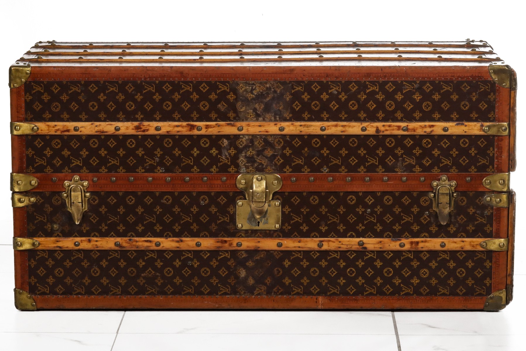 A FINE LARGE LOUIS VUITTON TRAVELING WARDROBE C. 1920s