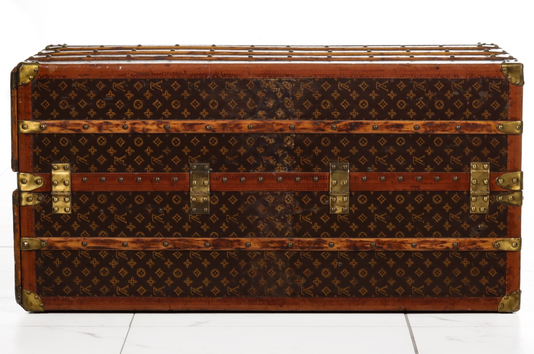 A FINE LARGE LOUIS VUITTON TRAVELING WARDROBE C. 1920s