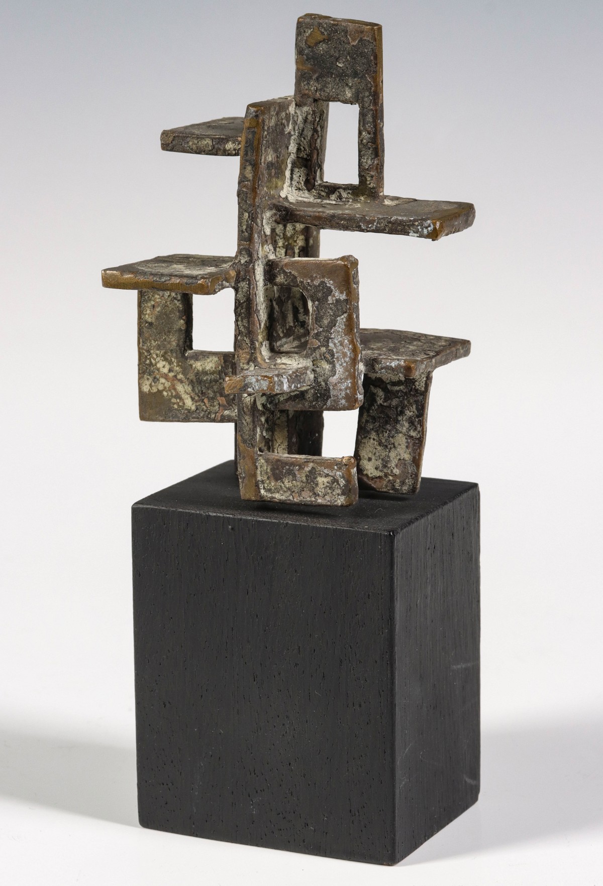 A 20TH CENT BRUTALIST STYLE PATINATED BRONZE SCULPTURE