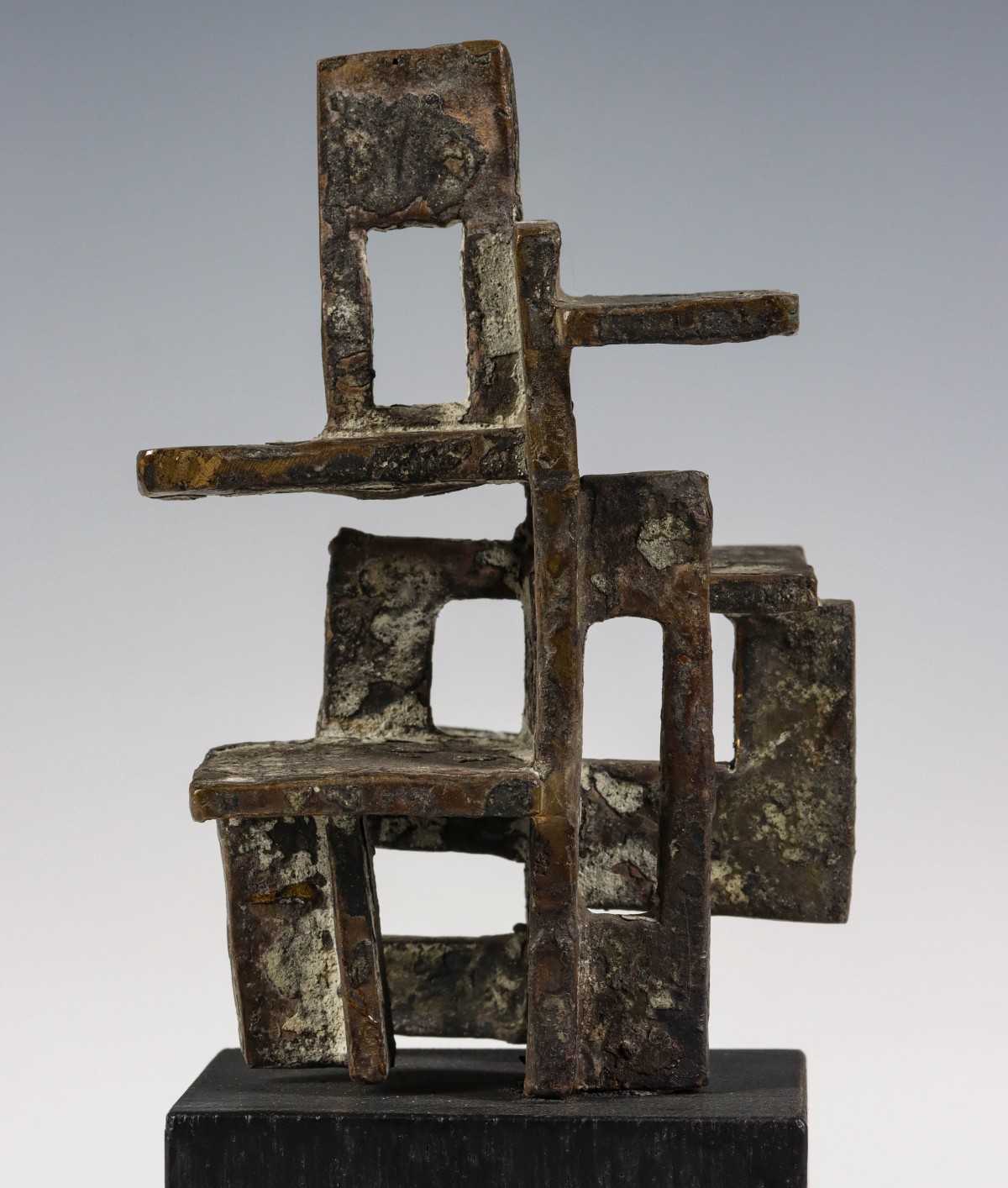 A 20TH CENT BRUTALIST STYLE PATINATED BRONZE SCULPTURE