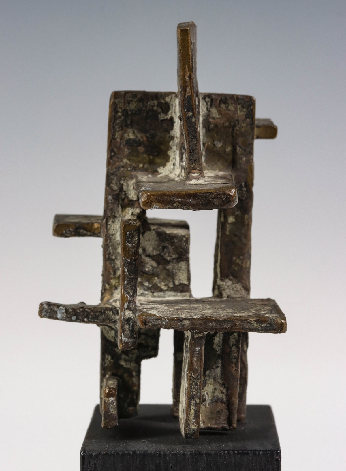 A 20TH CENT BRUTALIST STYLE PATINATED BRONZE SCULPTURE