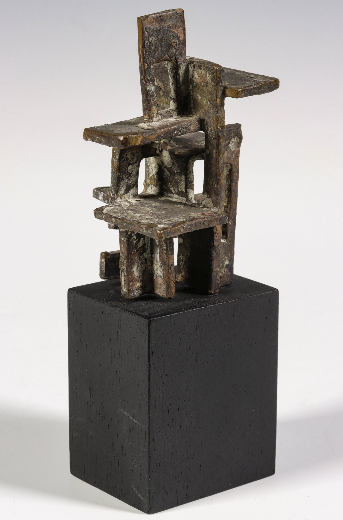 A 20TH CENT BRUTALIST STYLE PATINATED BRONZE SCULPTURE