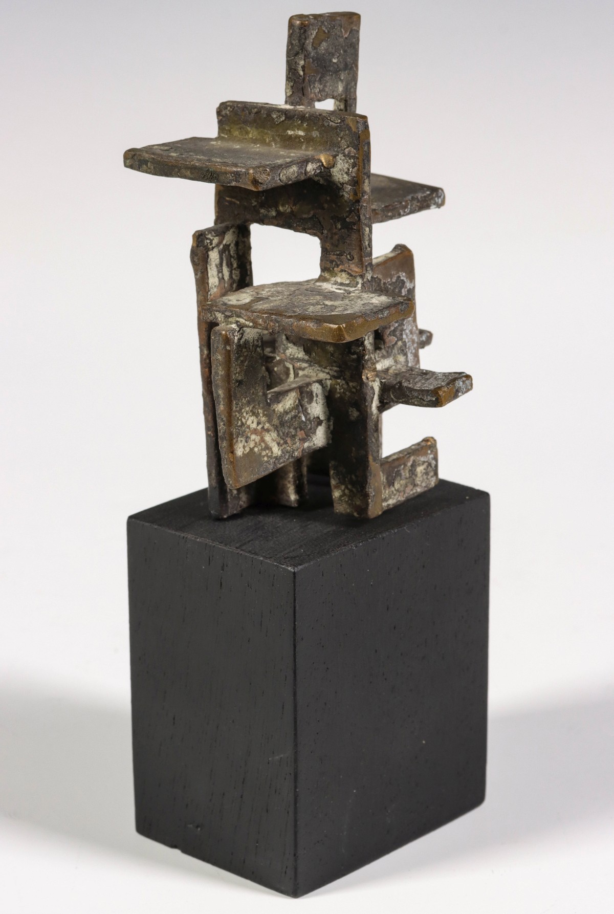 A 20TH CENT BRUTALIST STYLE PATINATED BRONZE SCULPTURE