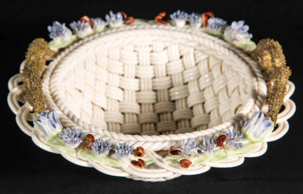 A BELLEEK IRISH PORCELAIN THREE STRAND DISH