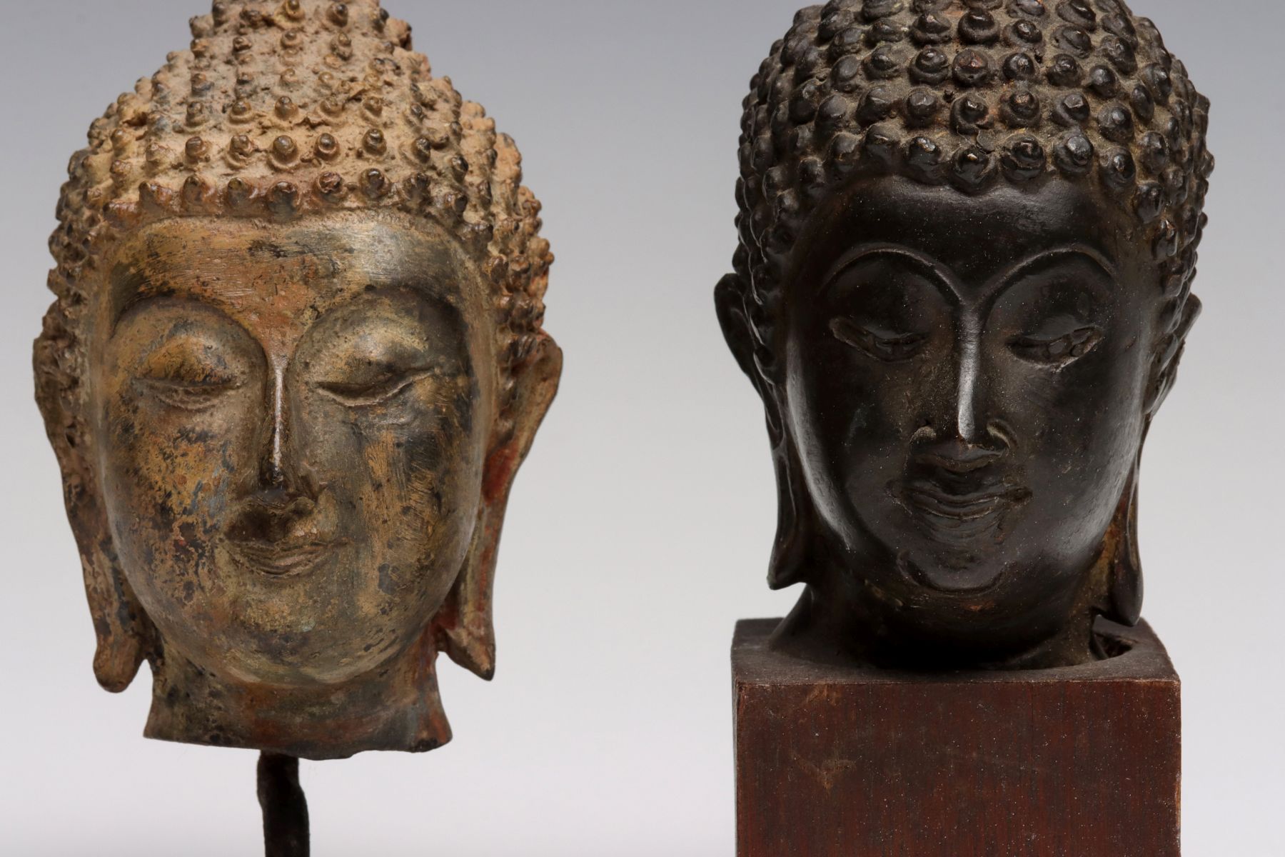 BRONZE HEAD OF BUDDHA AND TIBETAN BRASS FIGURES