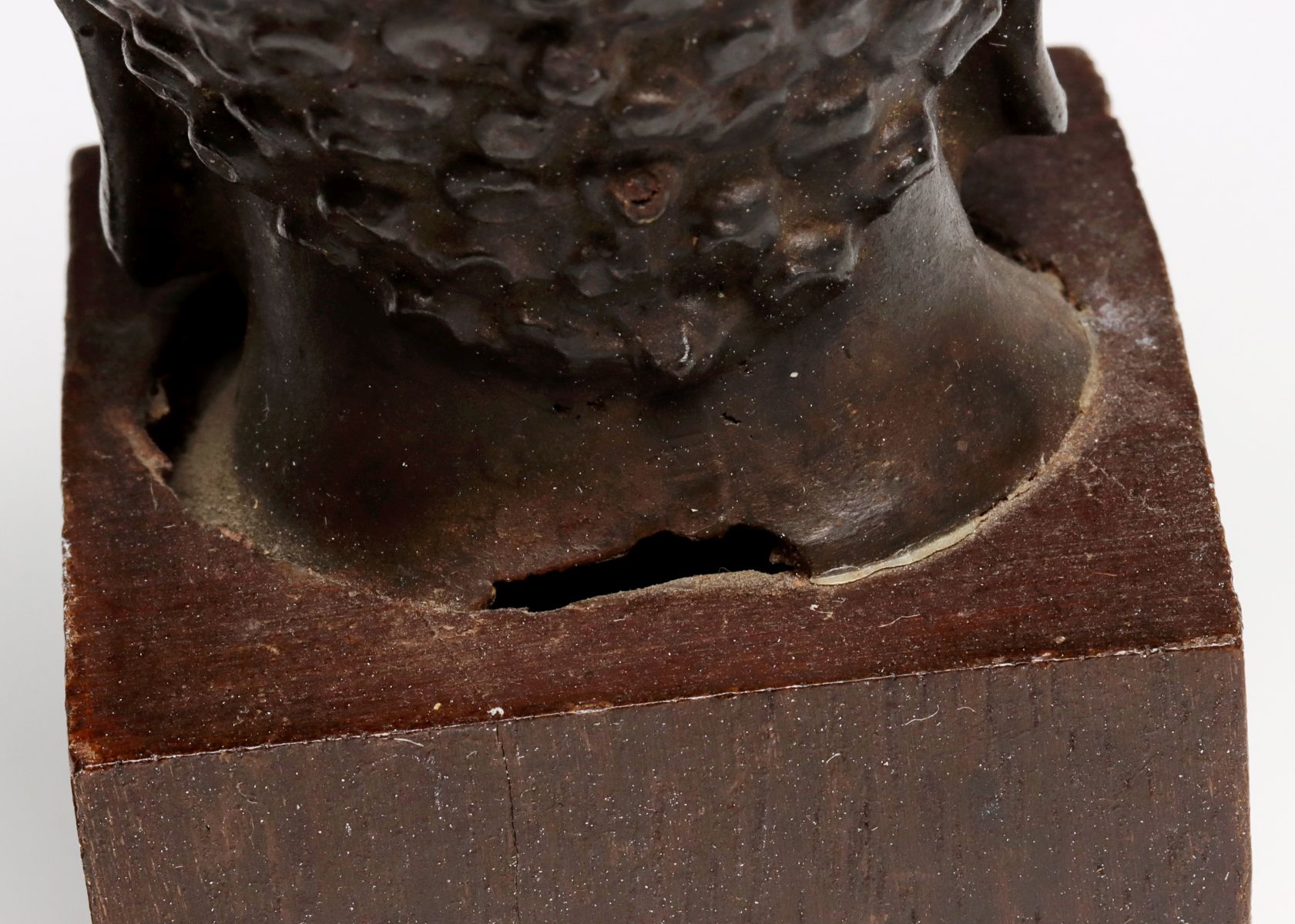 BRONZE HEAD OF BUDDHA AND TIBETAN BRASS FIGURES