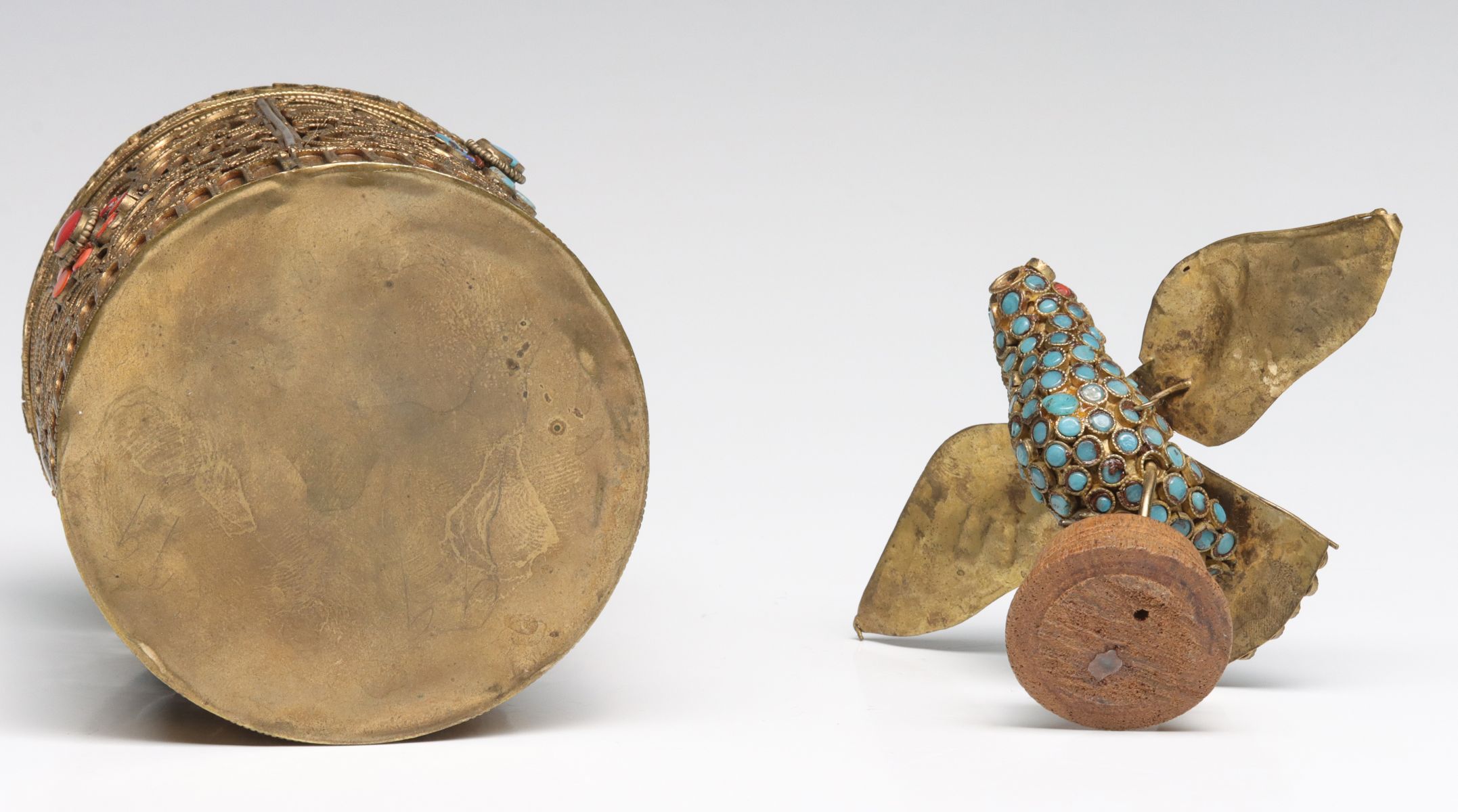 BRONZE HEAD OF BUDDHA AND TIBETAN BRASS FIGURES