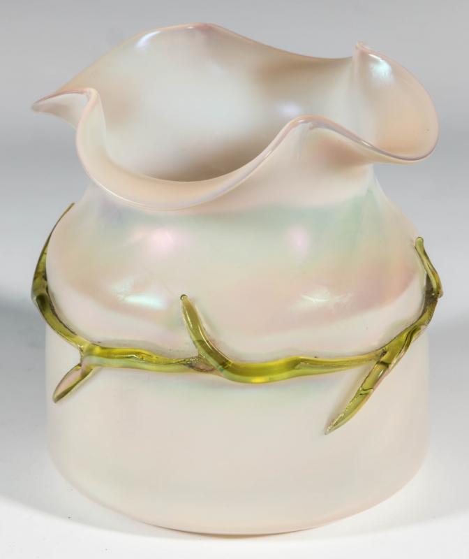 AN EARLY 20TH C. AUSTRIAN ART GLASS VAE 