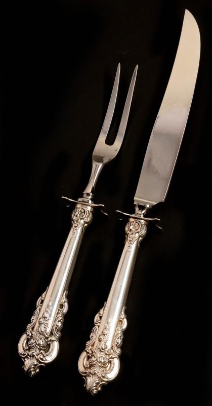 A 'GRANDE BAROQUE' PATTERN STERLING CARVING SET 