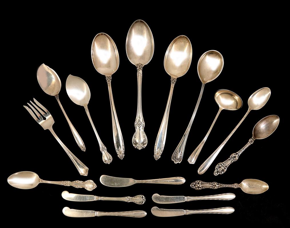 AN ESTATE LOT OF MISCELLANEOUS STERLING FLATWARE