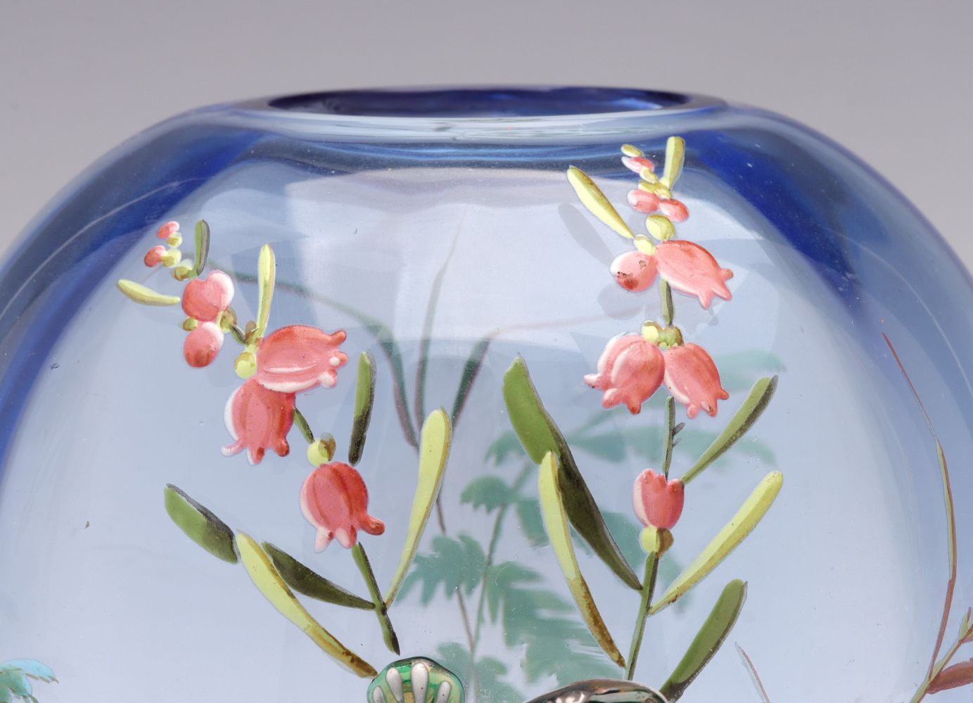 A MOSER 19C. ART GLASS VASE WITH APPLIED SALAMANDER