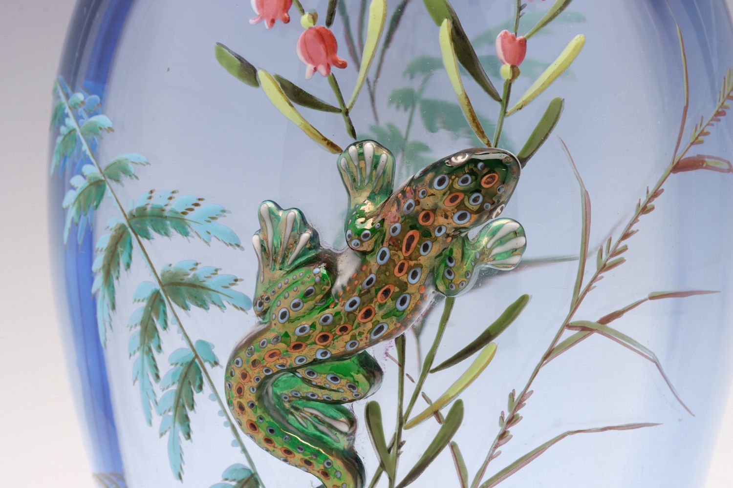 A MOSER 19C. ART GLASS VASE WITH APPLIED SALAMANDER