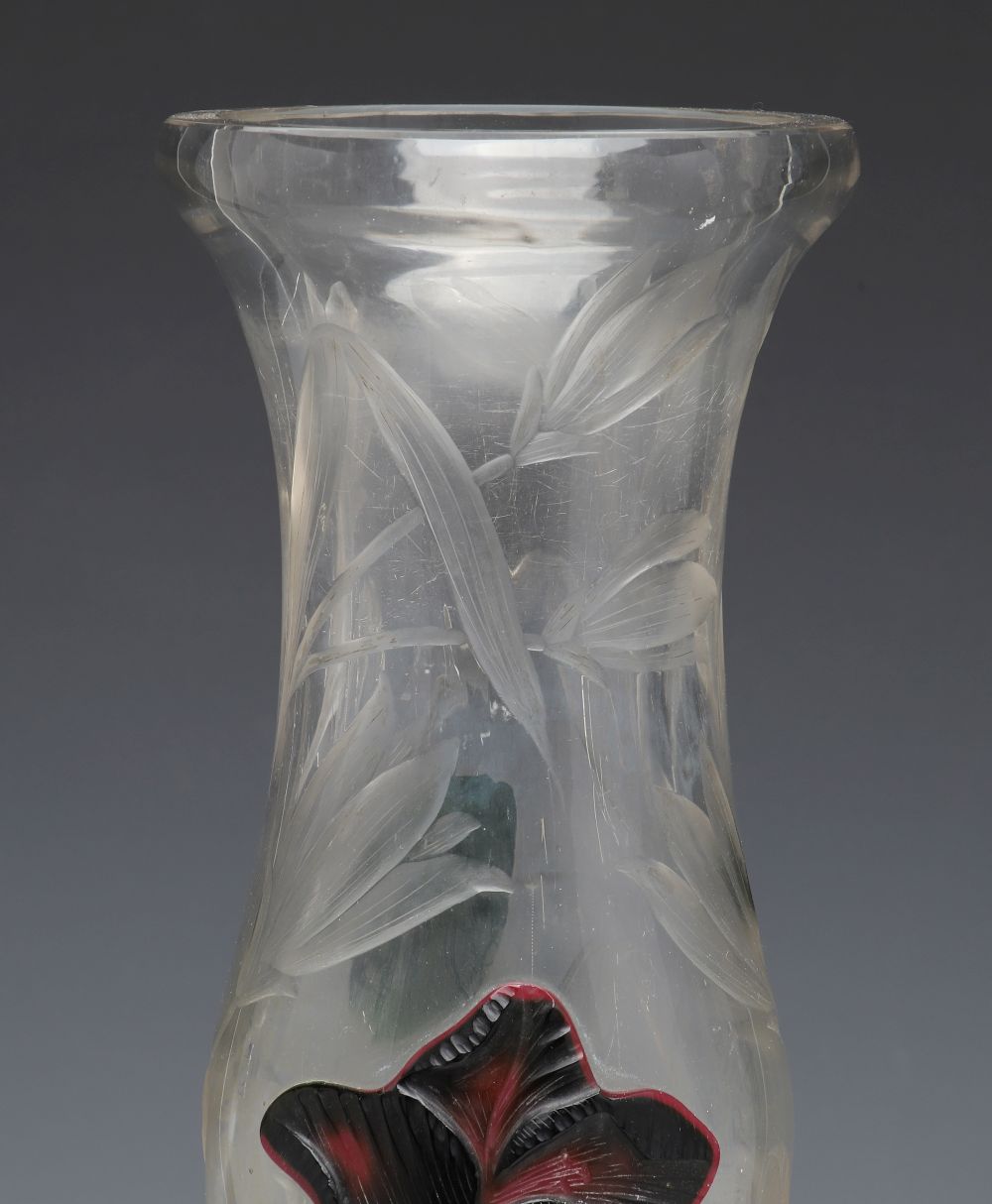 A MOSER ART NOUVEAU INFLUENCE INTAGLIO VASE WITH CAMEO