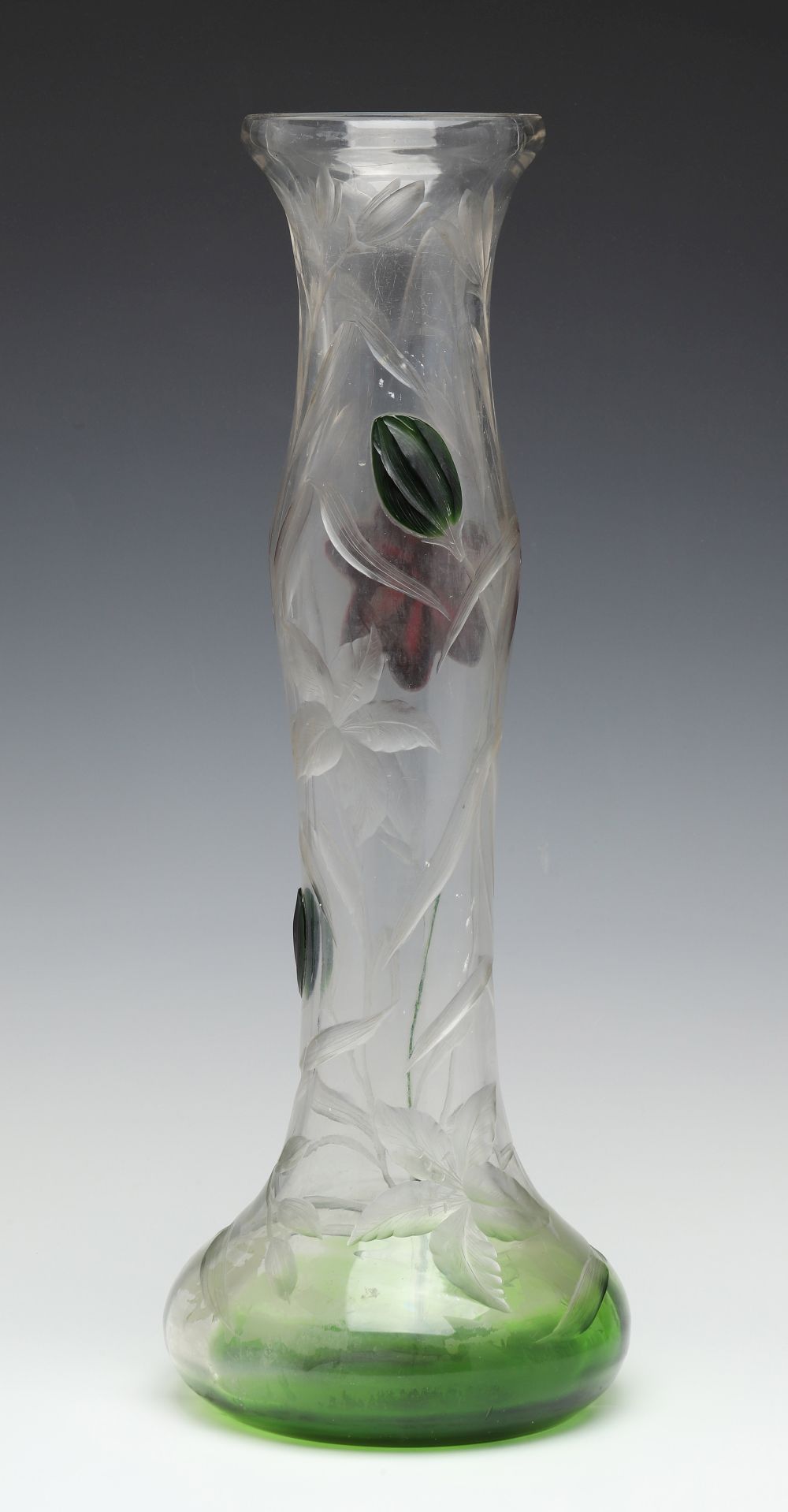 A MOSER ART NOUVEAU INFLUENCE INTAGLIO VASE WITH CAMEO