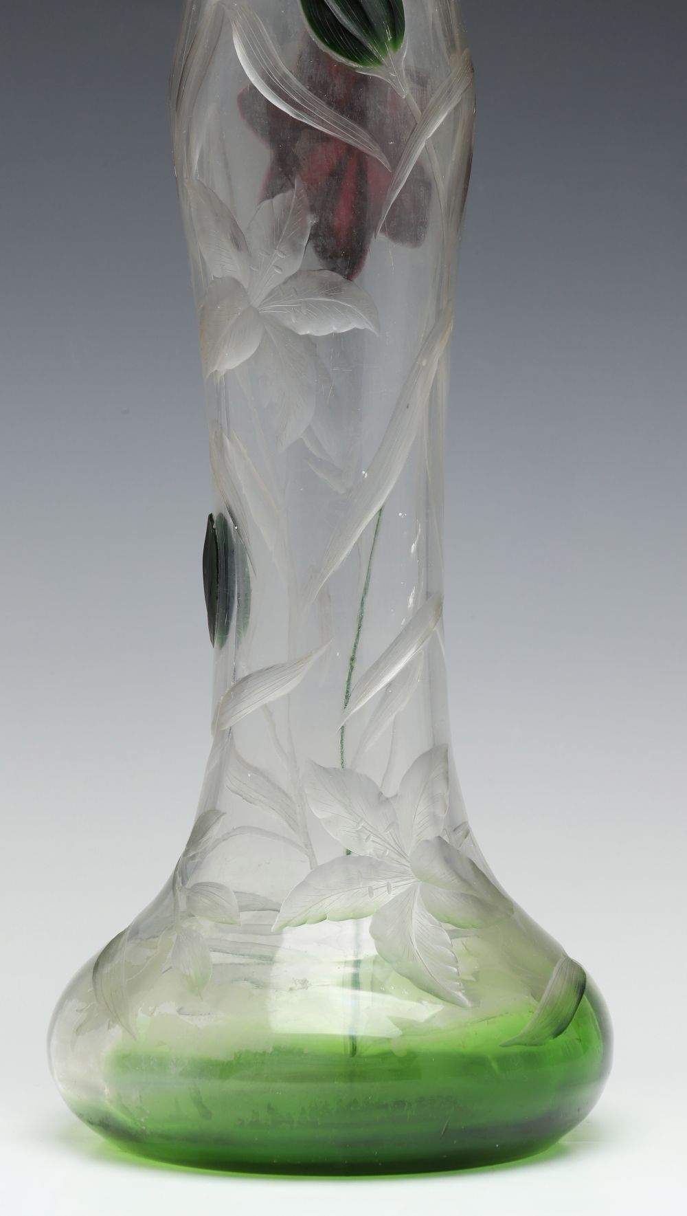 A MOSER ART NOUVEAU INFLUENCE INTAGLIO VASE WITH CAMEO