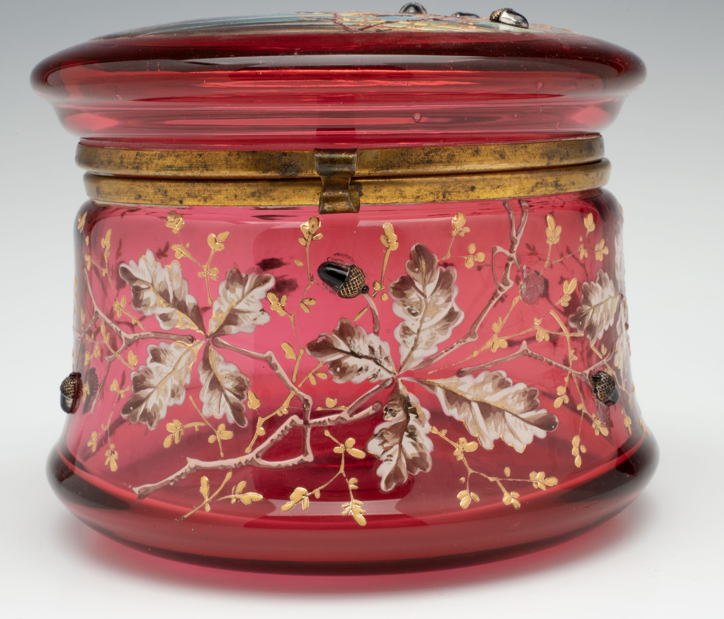 AN UNUSUAL BOHEMIAN ART GLASS POWDER BOX WITH ACORNS