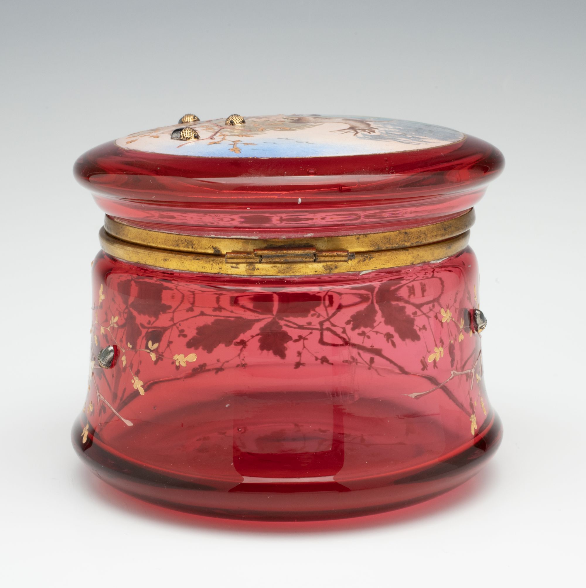 AN UNUSUAL BOHEMIAN ART GLASS POWDER BOX WITH ACORNS