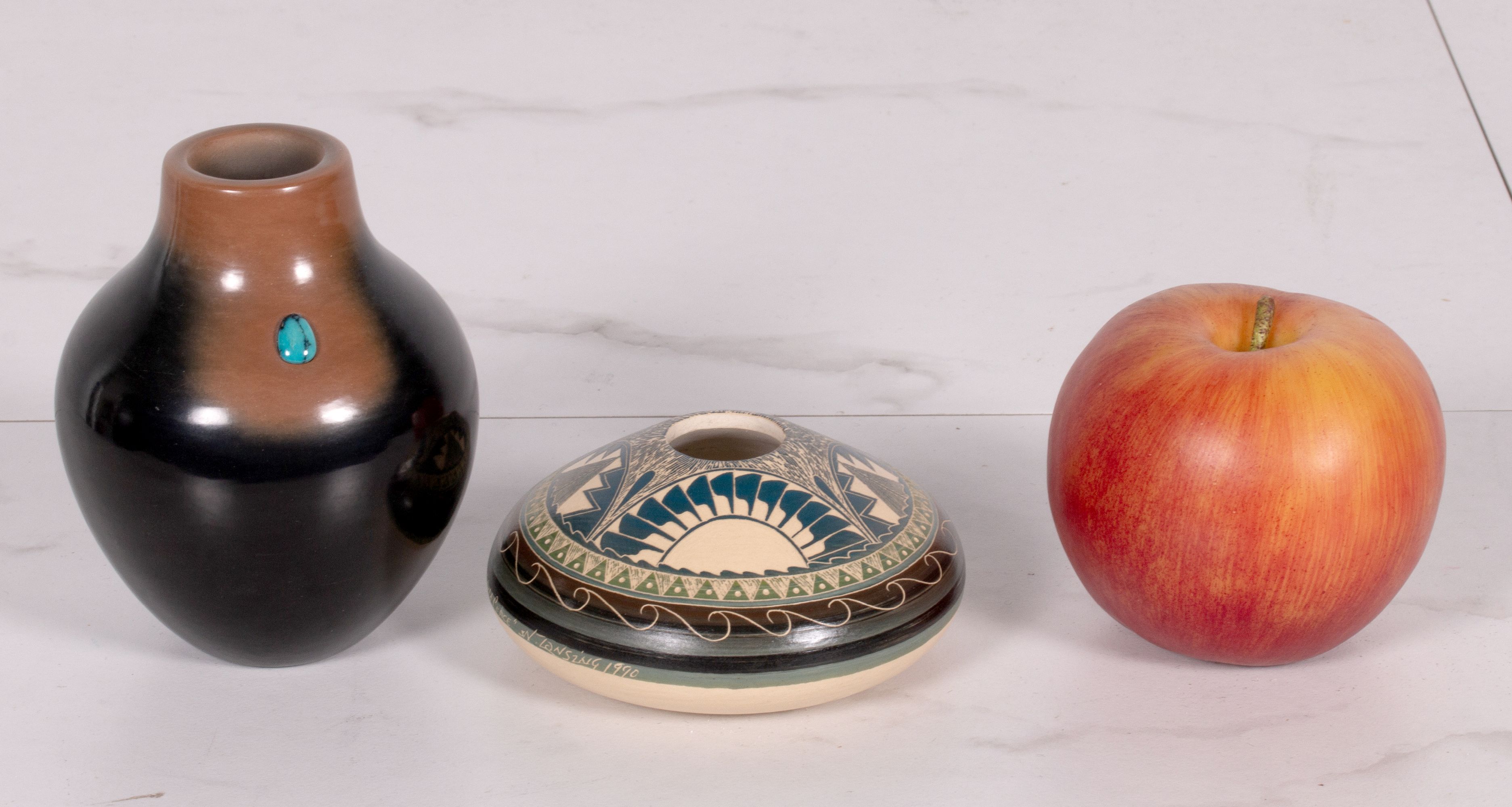 DORA TSE-PÉ (1939-2022) POTTERY VASE WITH TURQUOISE