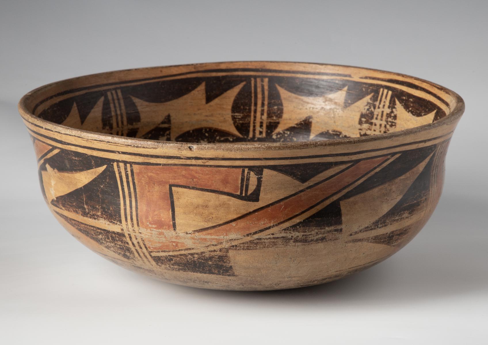 AN EARLY 20C. HOPI PUEBLO POTTERY BOWL OF UNUSUAL FORM