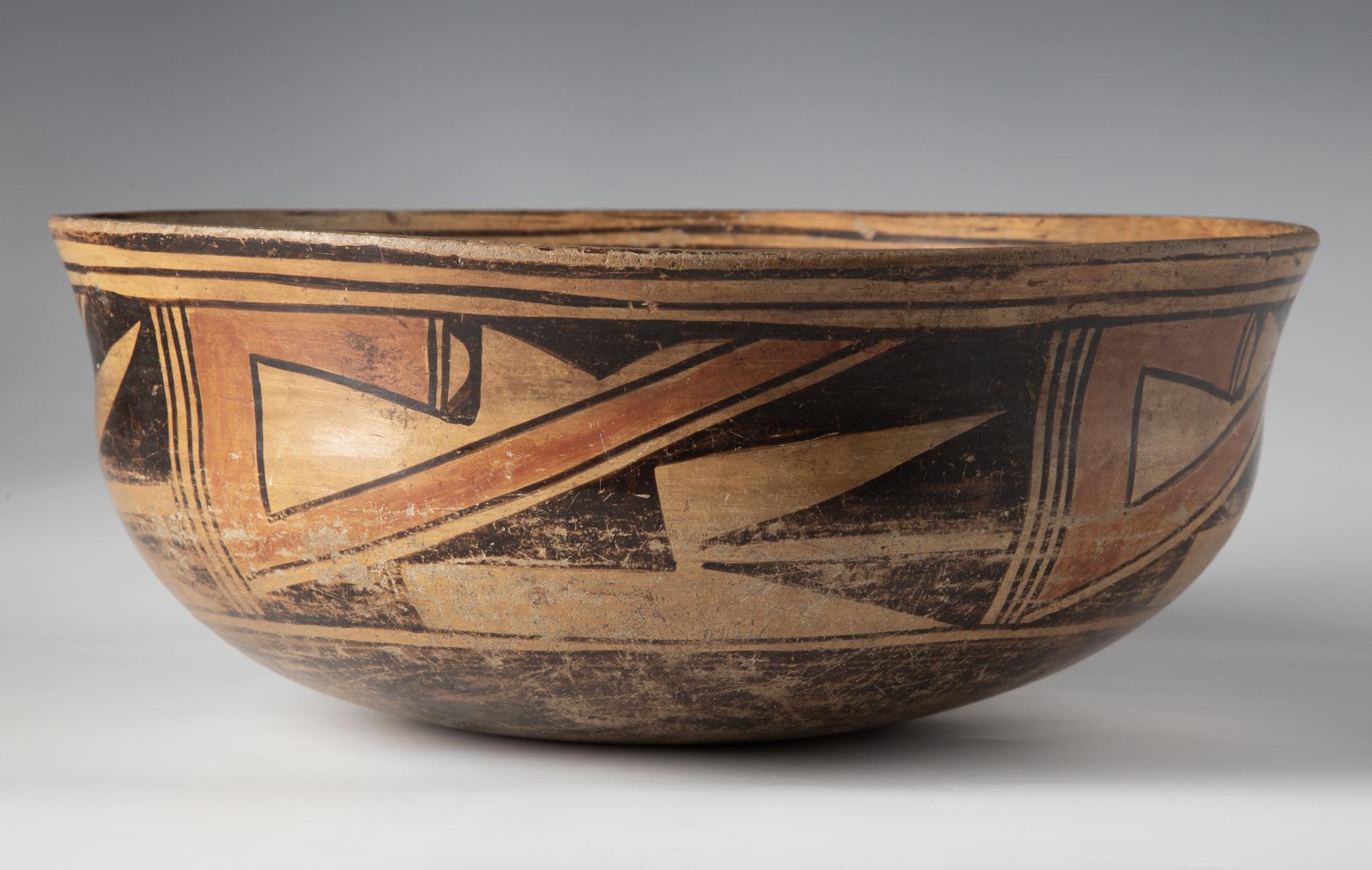 AN EARLY 20C. HOPI PUEBLO POTTERY BOWL OF UNUSUAL FORM