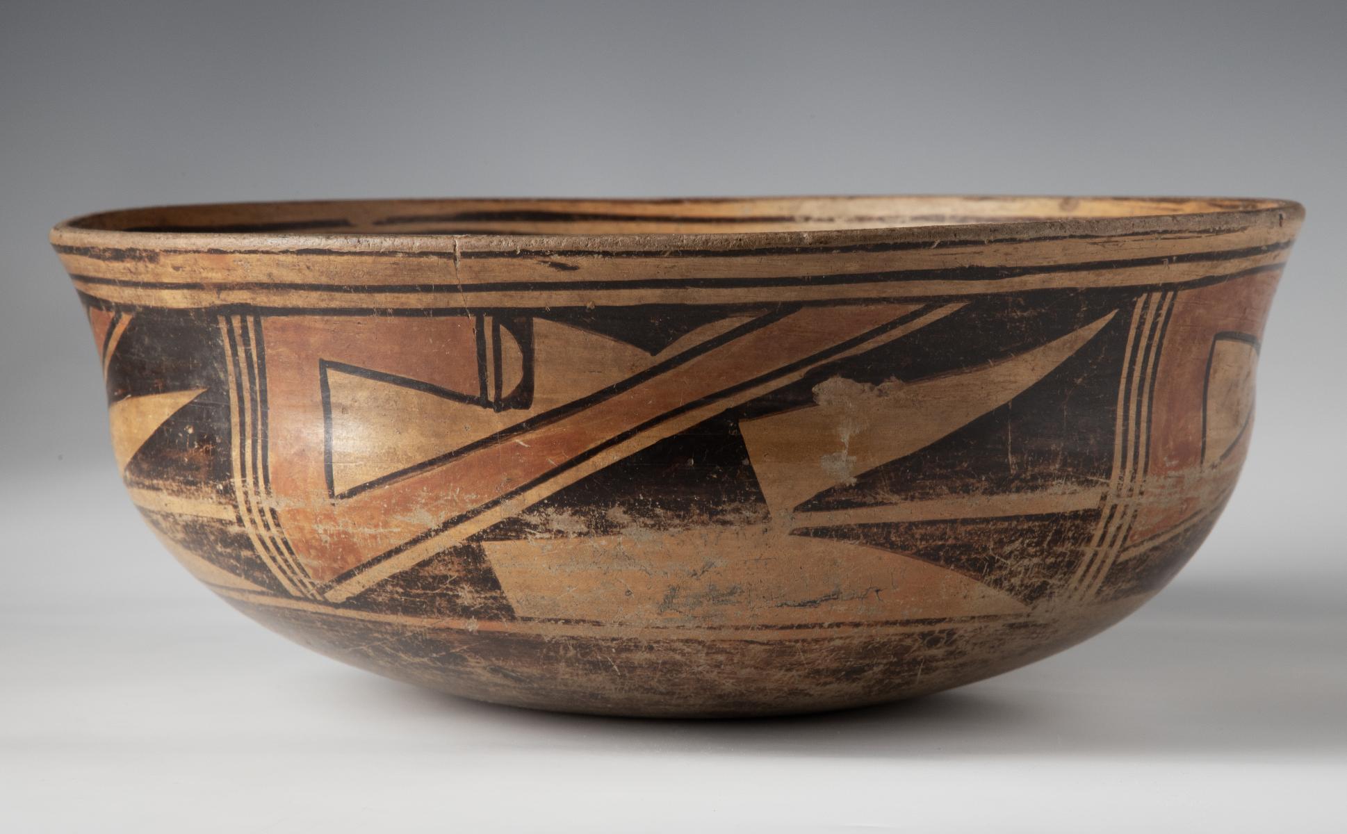 AN EARLY 20C. HOPI PUEBLO POTTERY BOWL OF UNUSUAL FORM