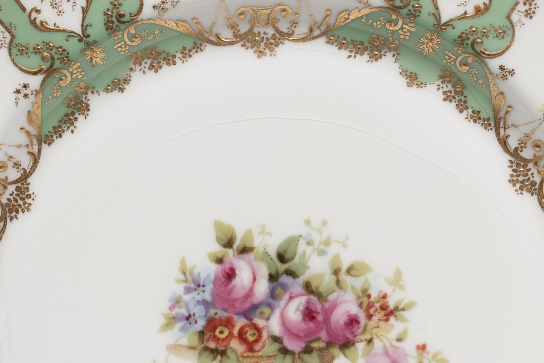 SERVICE PLATES BY ROYAL DOULTON AND ROYAL WORCESTER