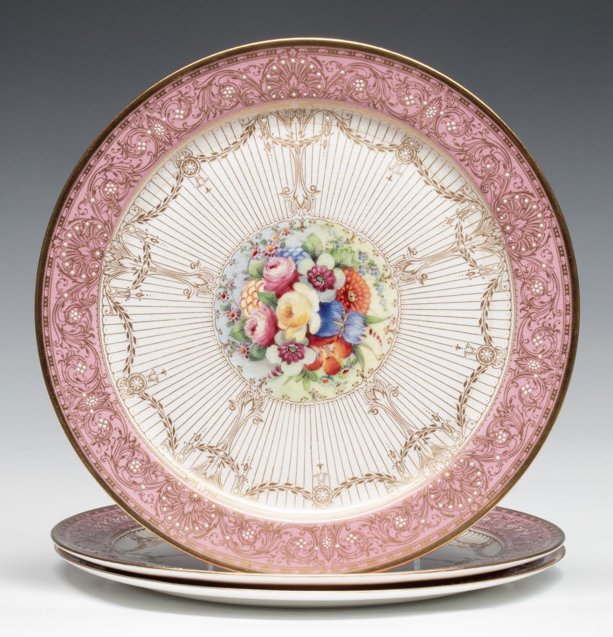 SERVICE PLATES BY ROYAL DOULTON AND ROYAL WORCESTER