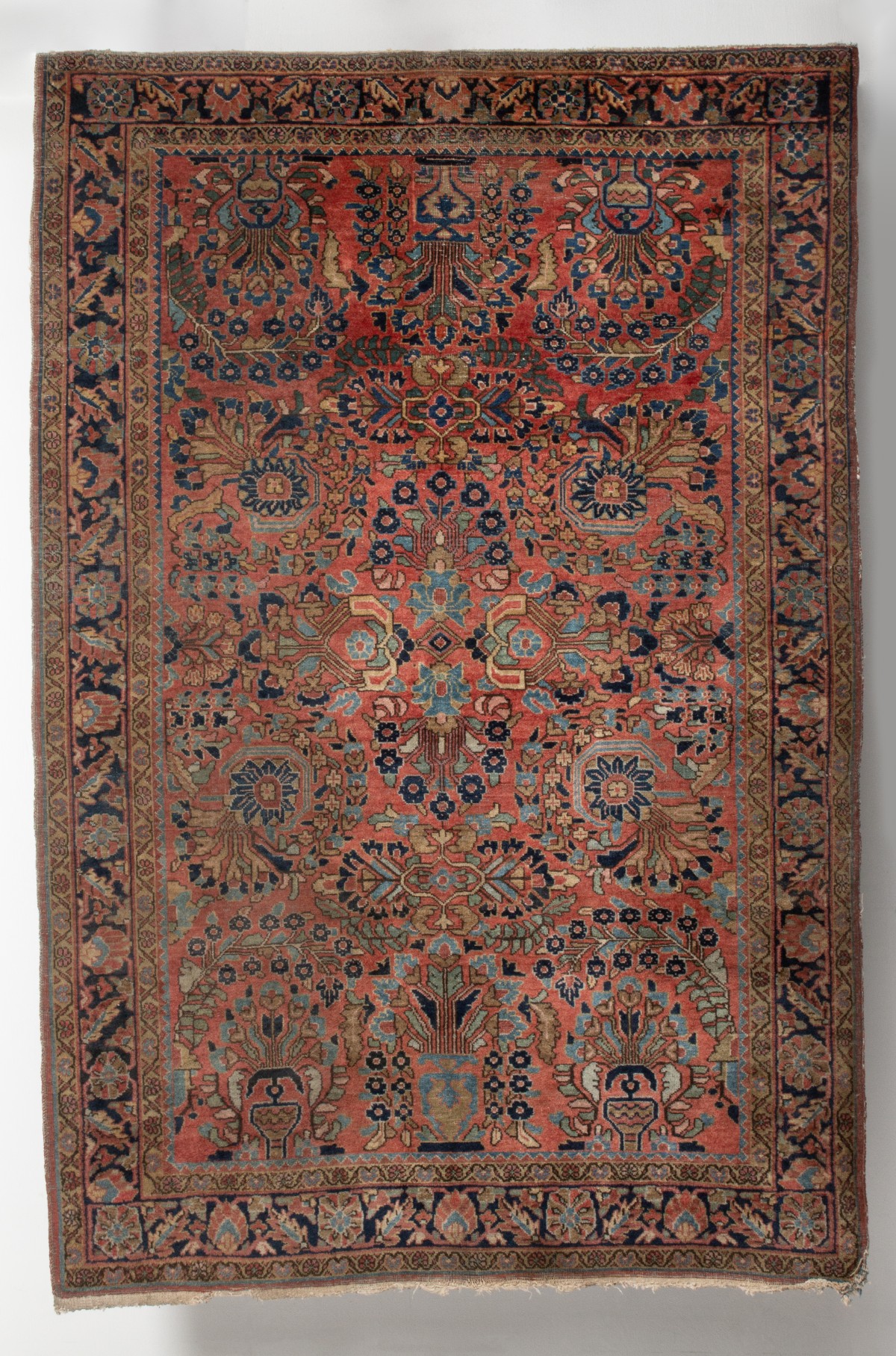 A CIRCA 1930 HANDMADE PERSIAN SAROUK AREA RUG