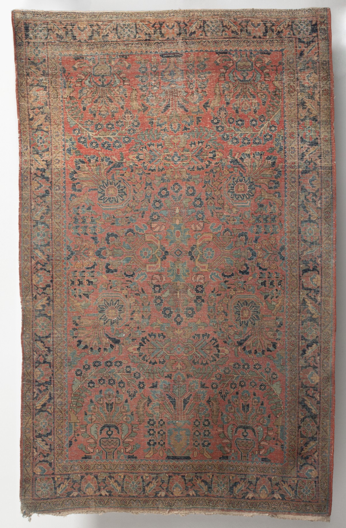 A CIRCA 1930 HANDMADE PERSIAN SAROUK AREA RUG