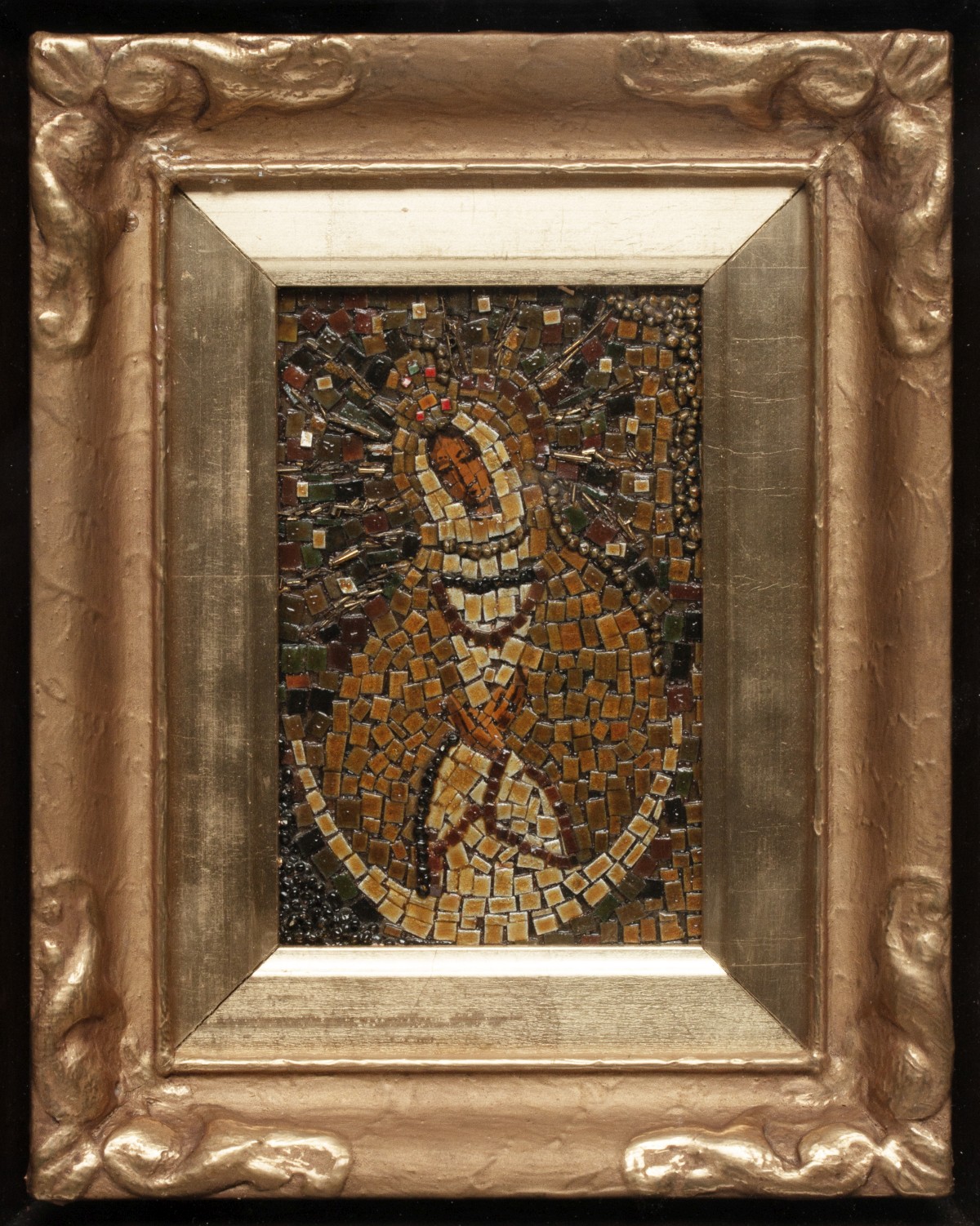 AN EARLY 20TH CENTURY MOSAIC OF THE MADONNA