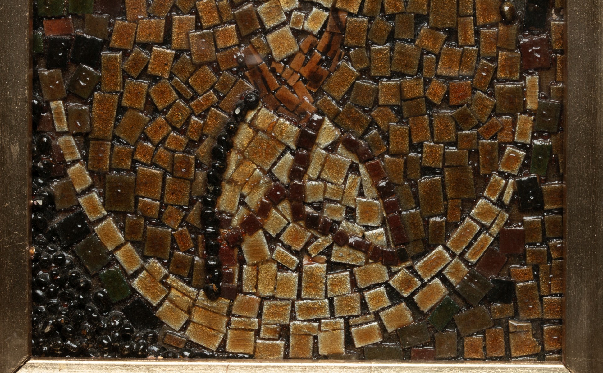 AN EARLY 20TH CENTURY MOSAIC OF THE MADONNA