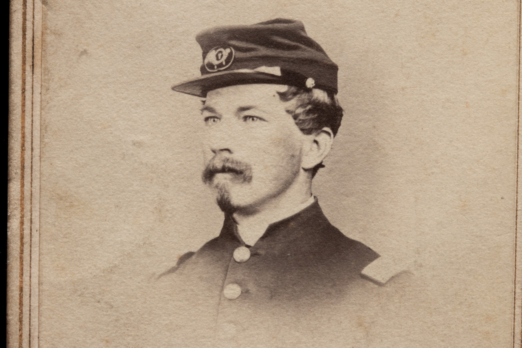 CDV PHOTOGRAPH OF A CIVIL WAR SOLDIER WITH MUSKET