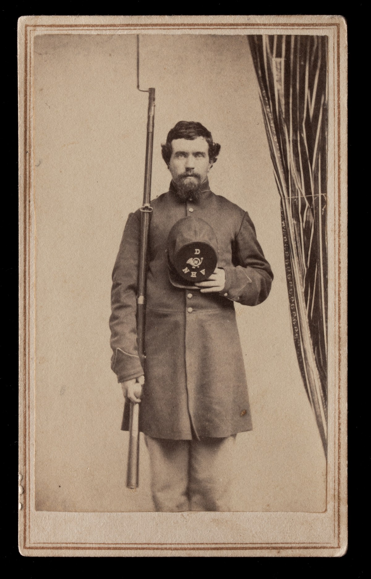 NEW HAMPSHIRE VOLUNTEERS CIVIL WAR SOLDIER WITH MUSKET