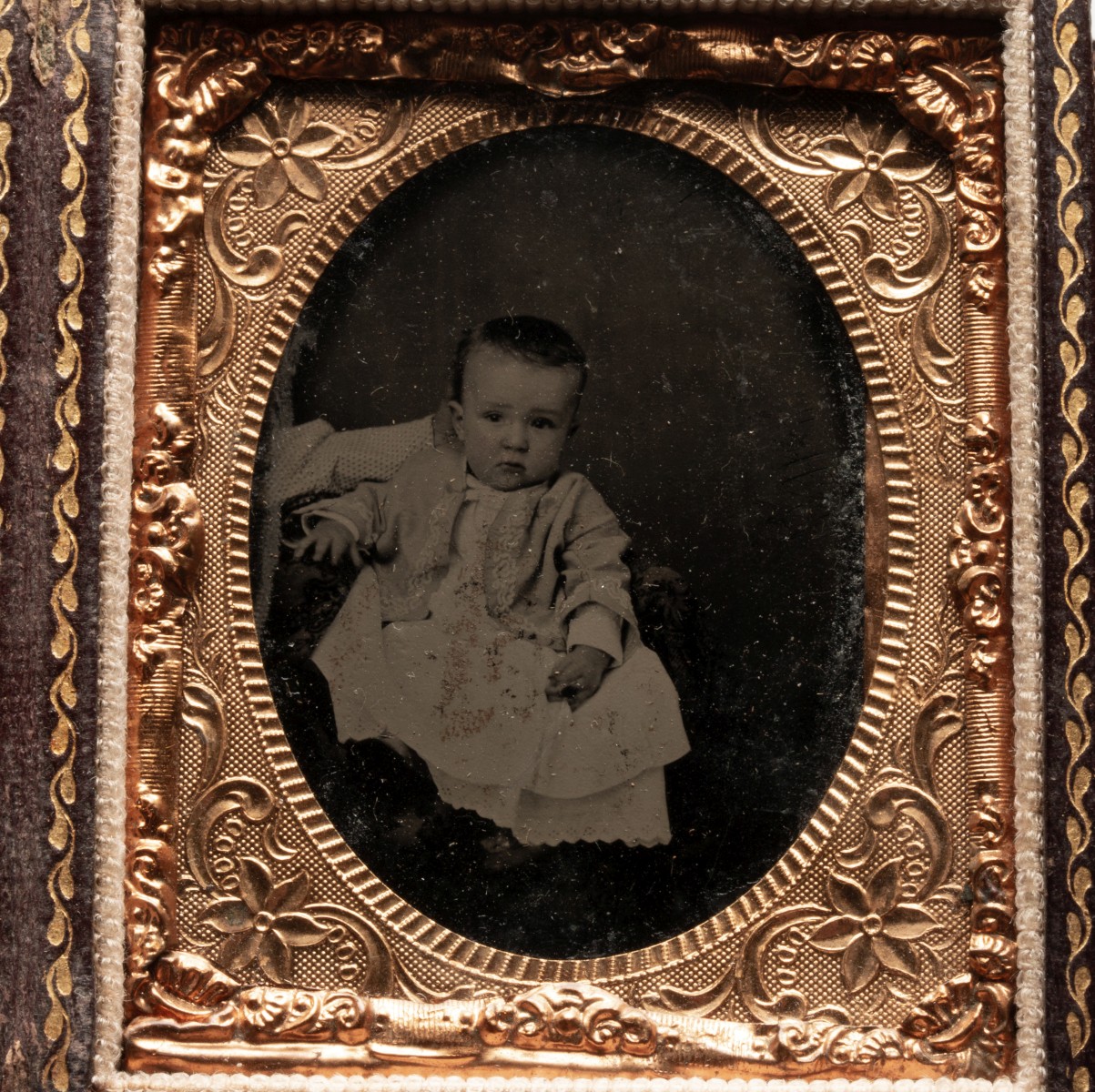 AN UNUSUAL LEATHER CASE WITH TINTYPES AND DAGUERREOTYPE