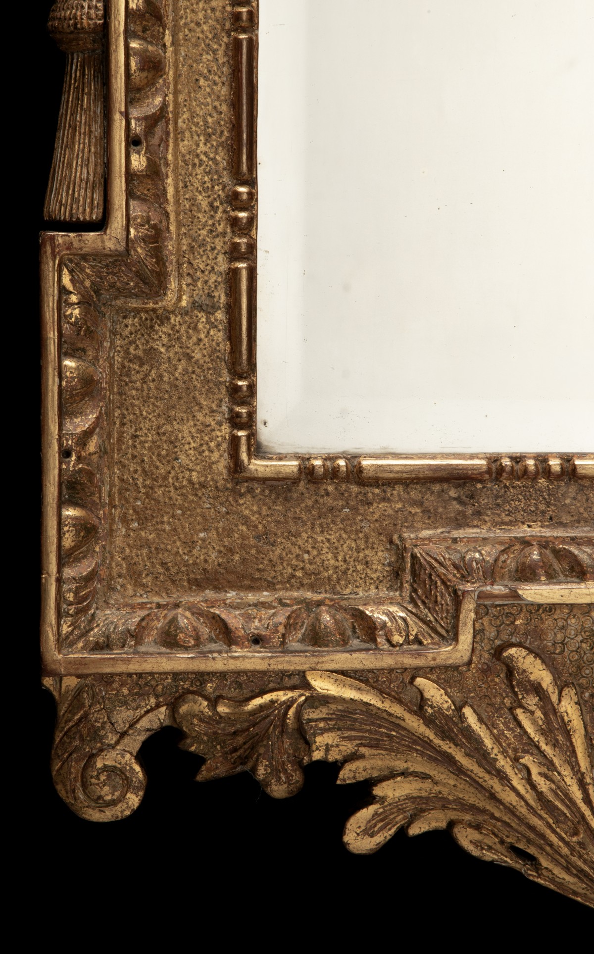 A VERY FINE GEORGE II 18TH CENTURY GILTWOOD MIRROR