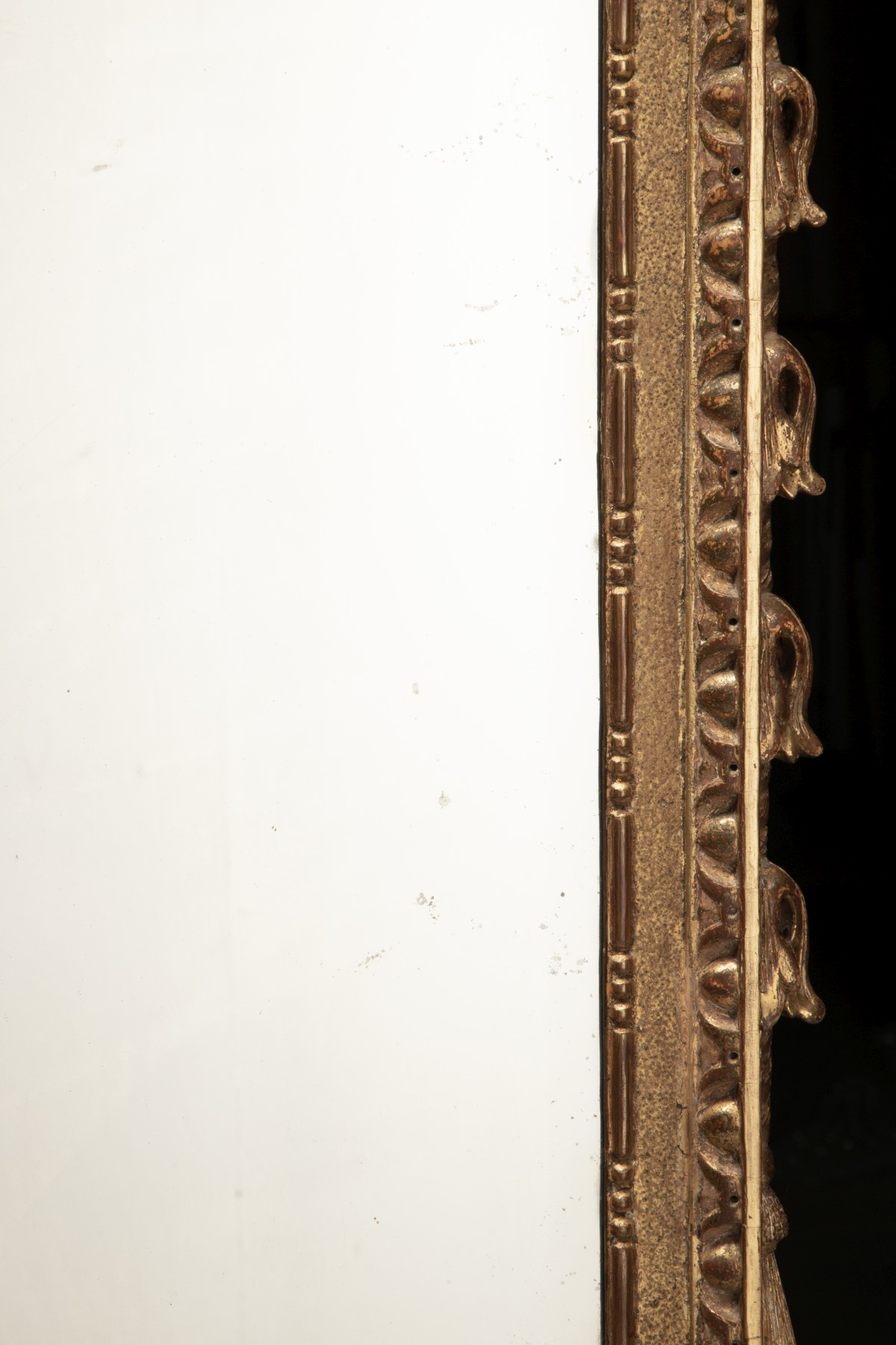 A VERY FINE GEORGE II 18TH CENTURY GILTWOOD MIRROR