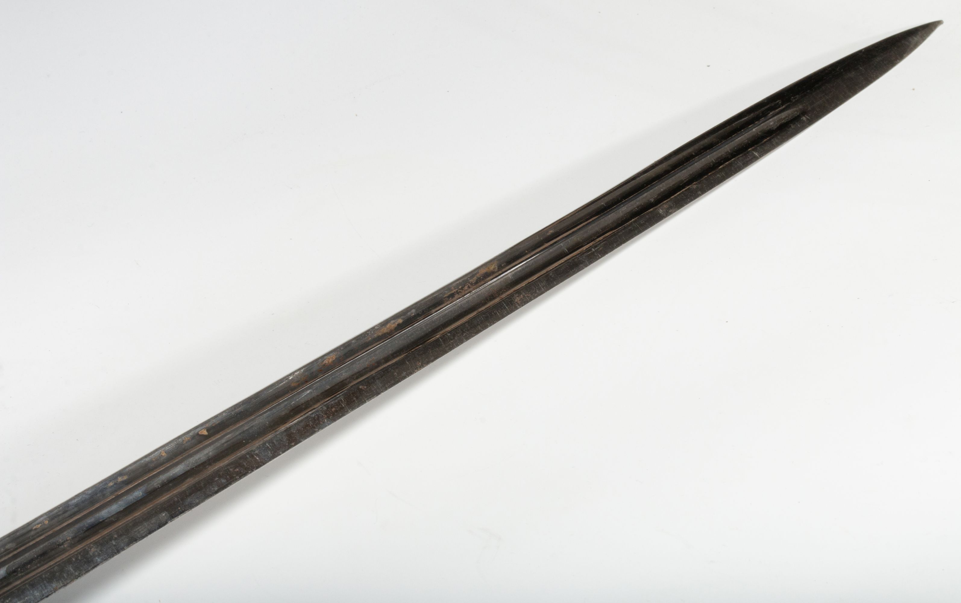 A CIRCA 1890 BAVARIAN DRESS SWORD WITH BATTLE SCENE