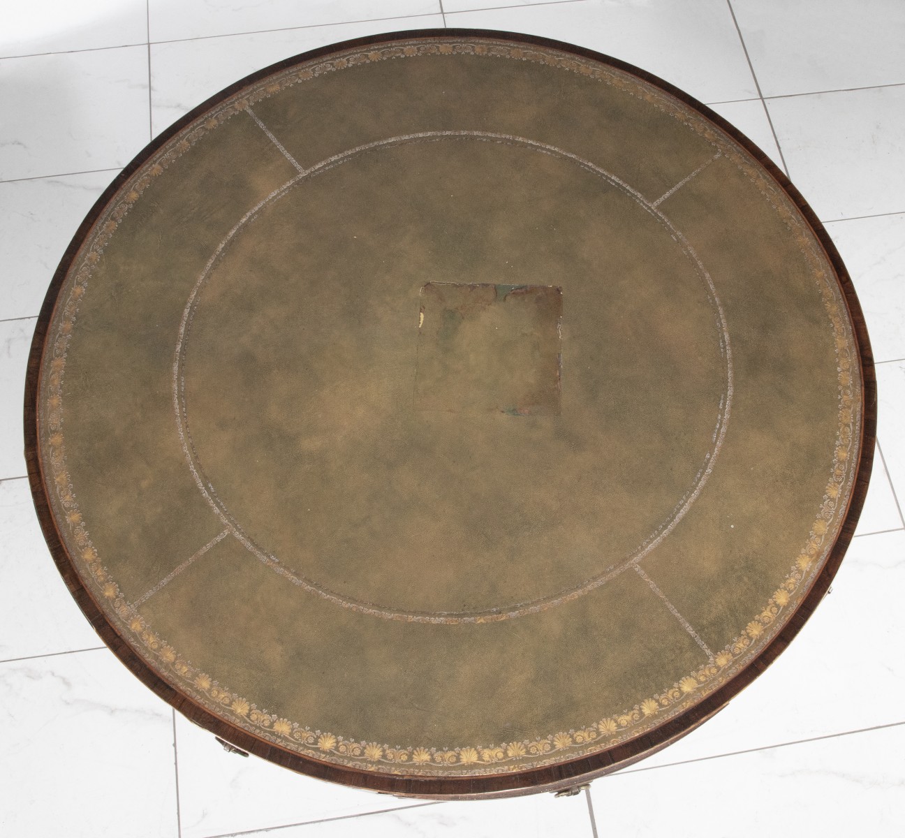 A 19TH CENTURY ENGLISH REGENCY MAHOGANY DRUM TABLE