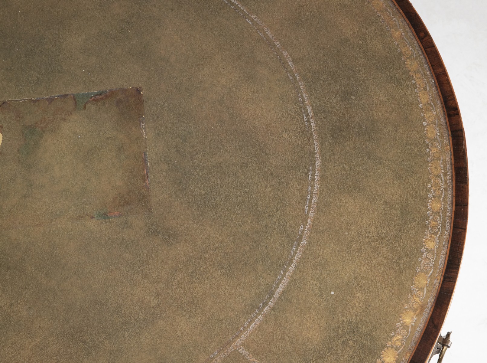 A 19TH CENTURY ENGLISH REGENCY MAHOGANY DRUM TABLE