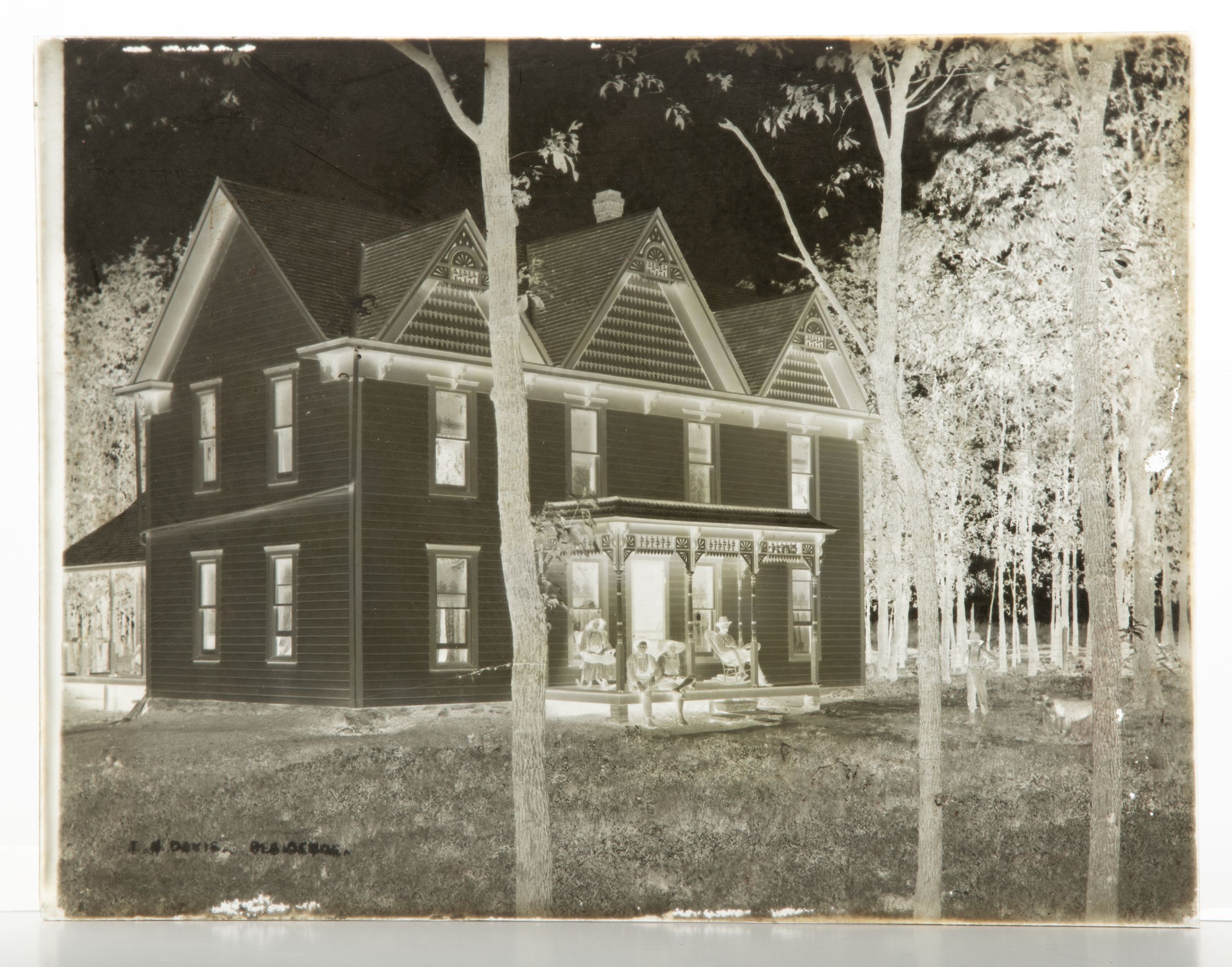 A 19C GLASS PLATE NEGATIVE PICTURING A BASEBALL GAME