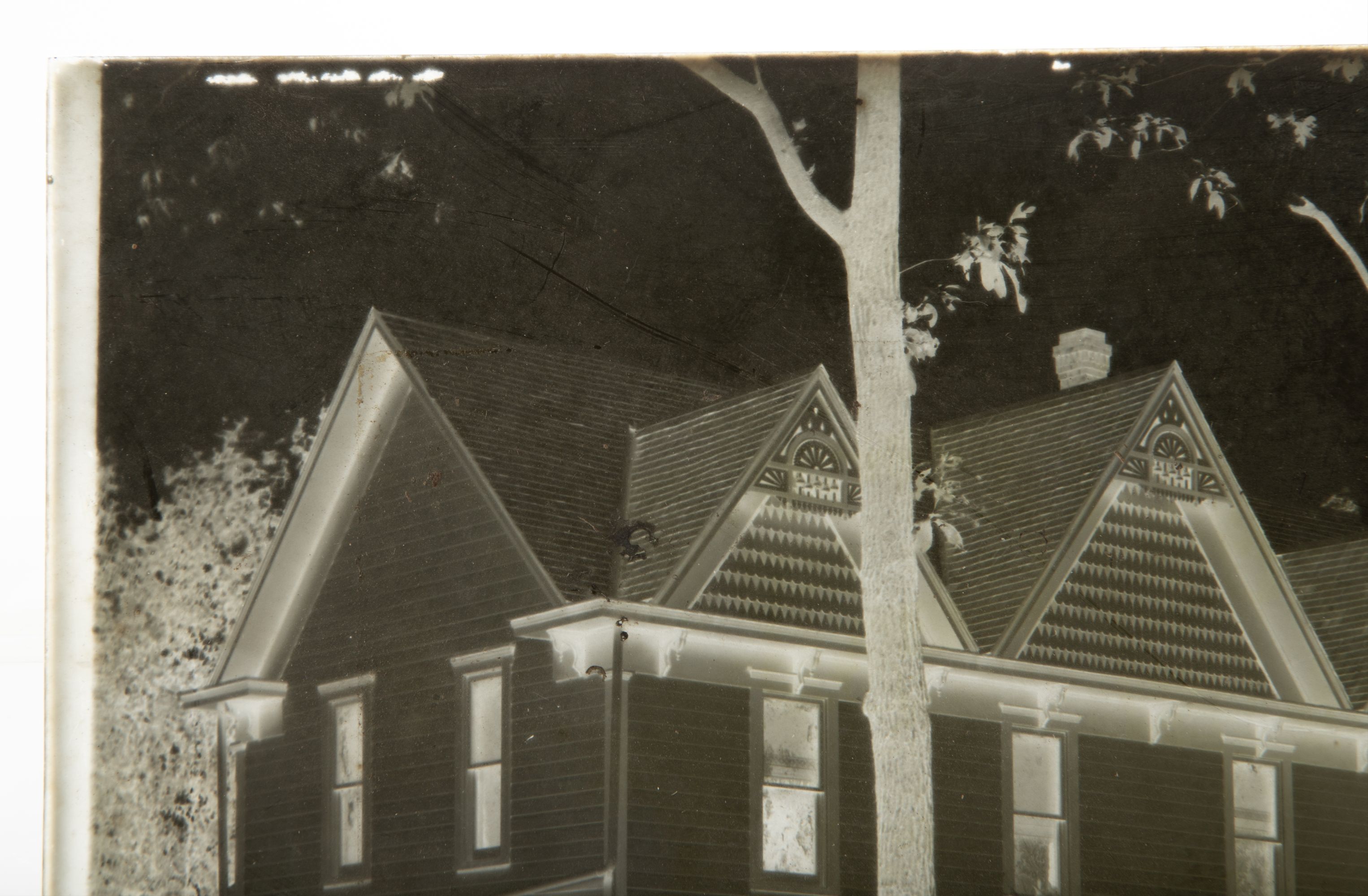 A 19C GLASS PLATE NEGATIVE PICTURING A BASEBALL GAME