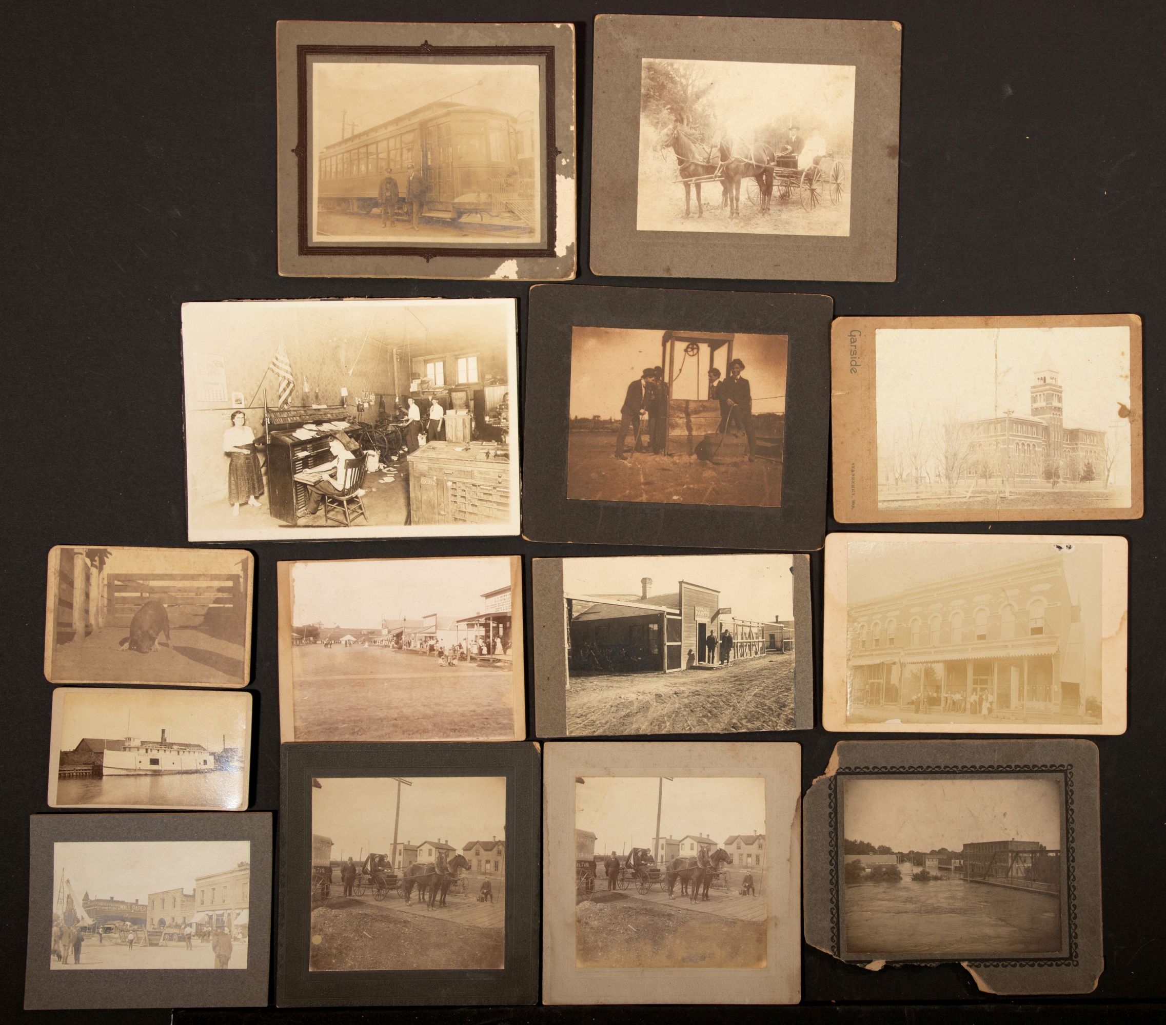 A COLLECTION OF MOUNTED PHOTOGRAPHS INCLUDING MUSICIANS