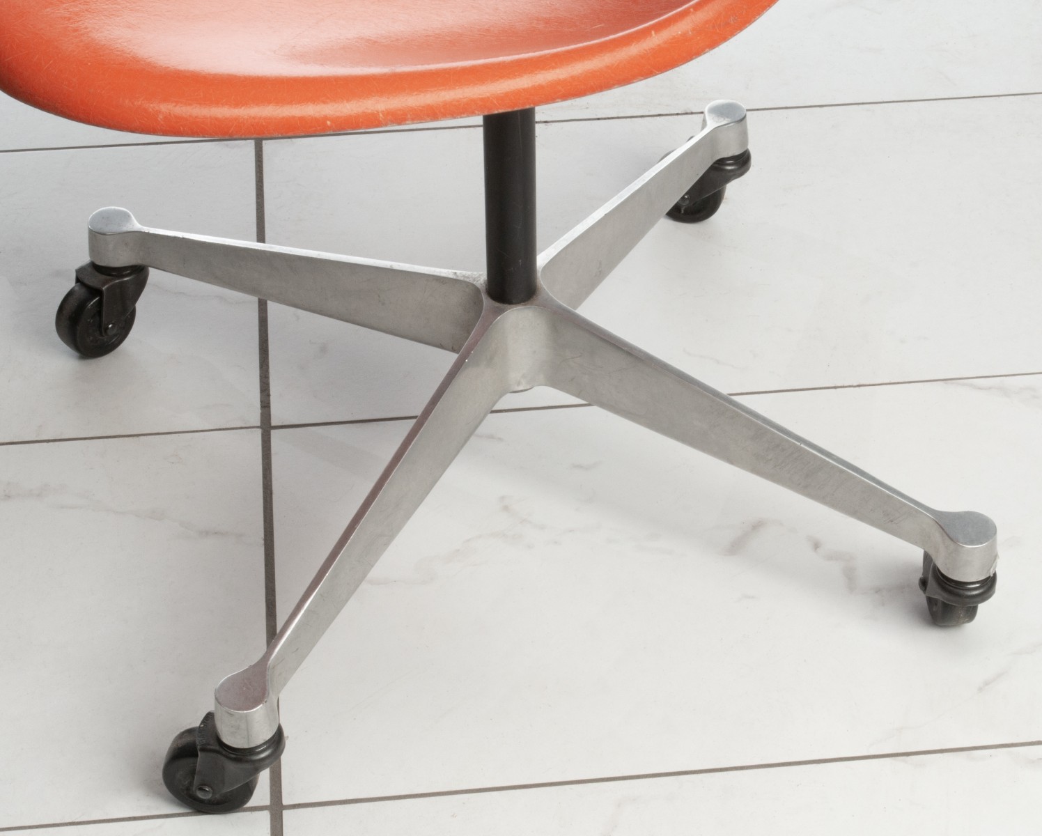 CHARLES AND RAY EAMES SHELL CHAIR FOR HERMAN MILLER