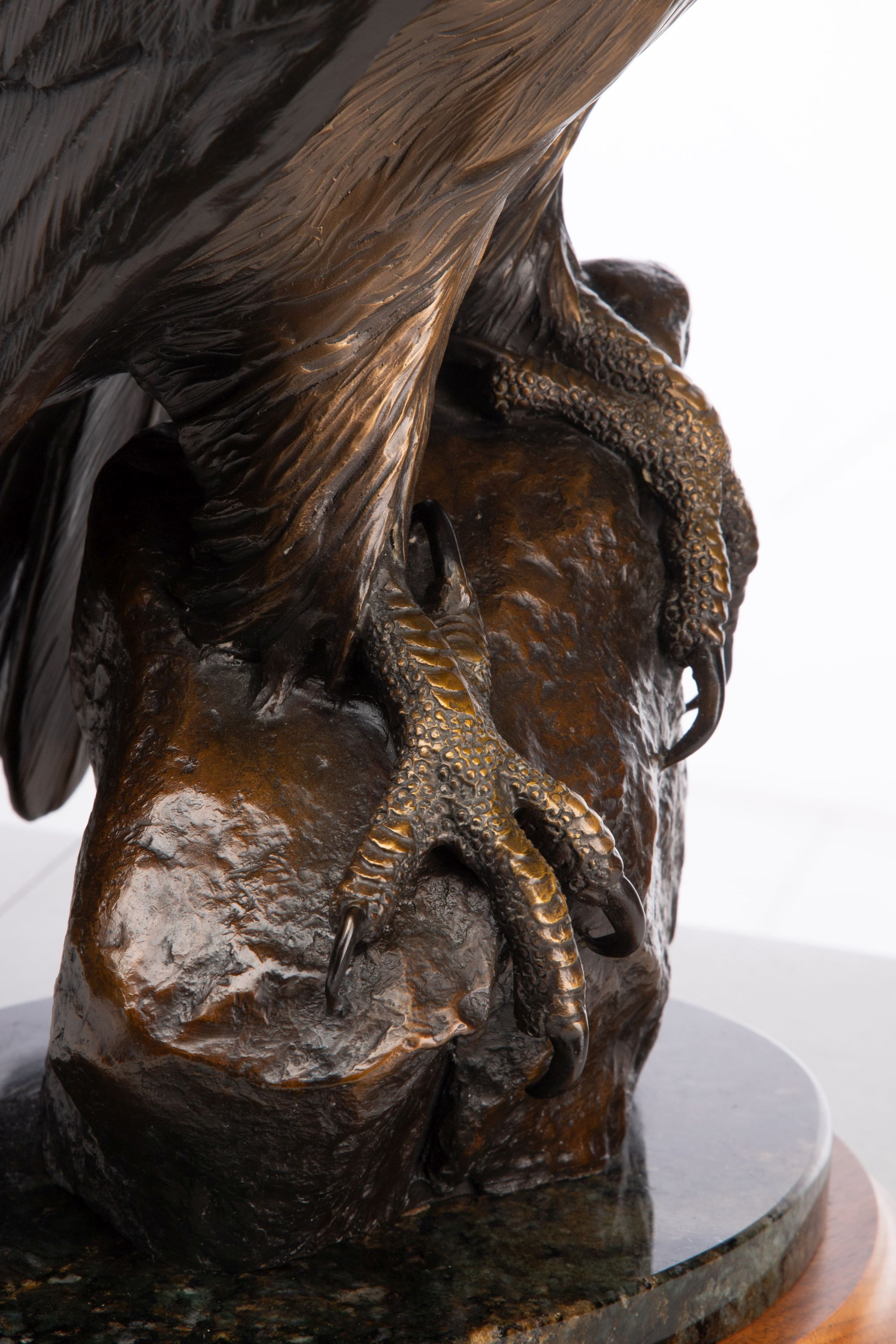 CLIFF HOLLESTELLE (BORN 1940) BRONZE FIGURE OF AN EAGLE