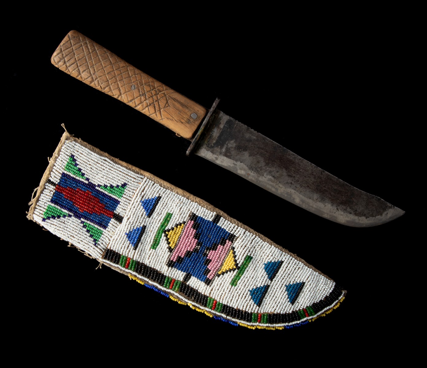 AN UNUSUAL EARLY 20C. PLAINS BEADED KNIFE SHEATH