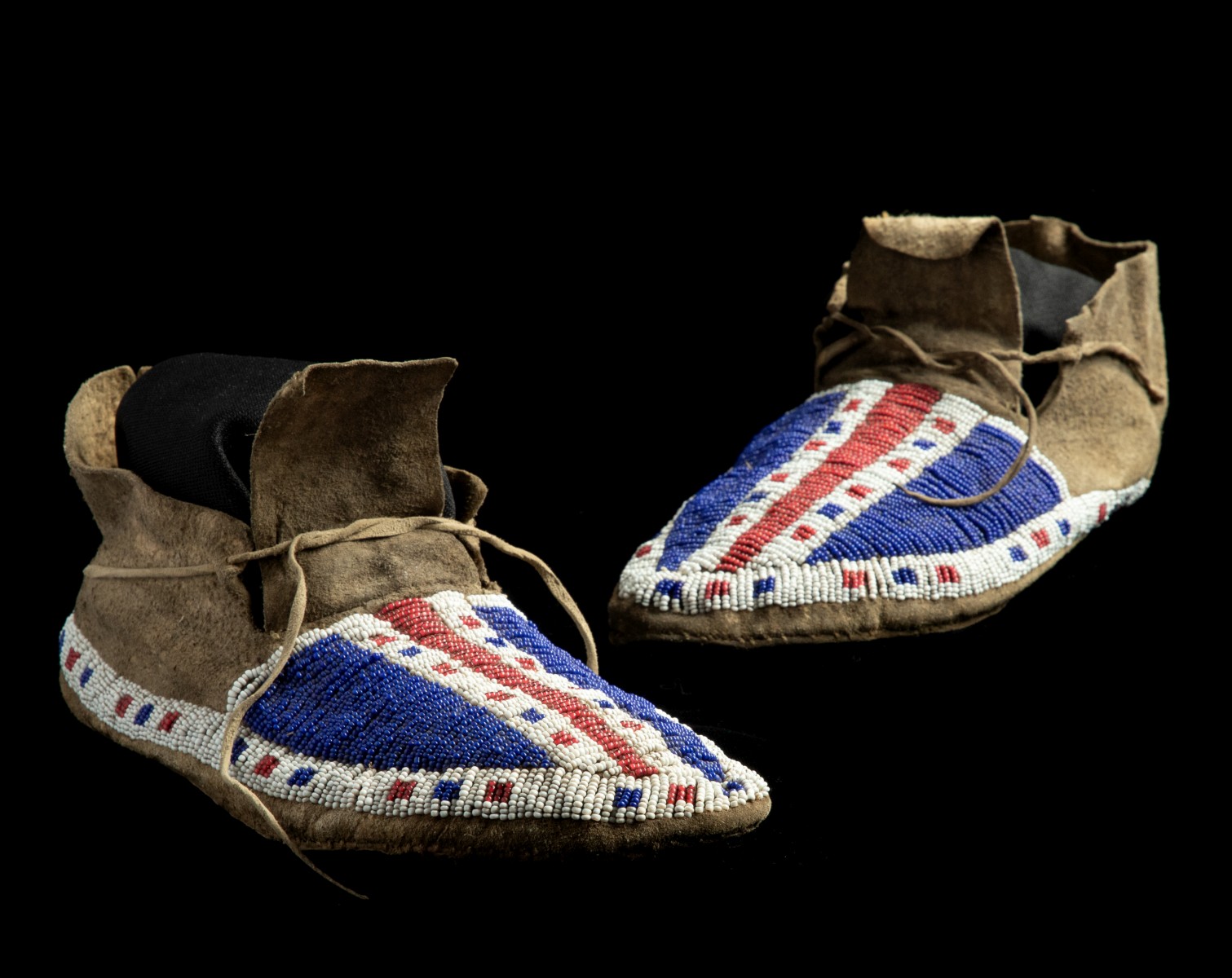 LAKOTA 19TH CENTURY NATIVE AMERICAN BEADED MOCCASINS