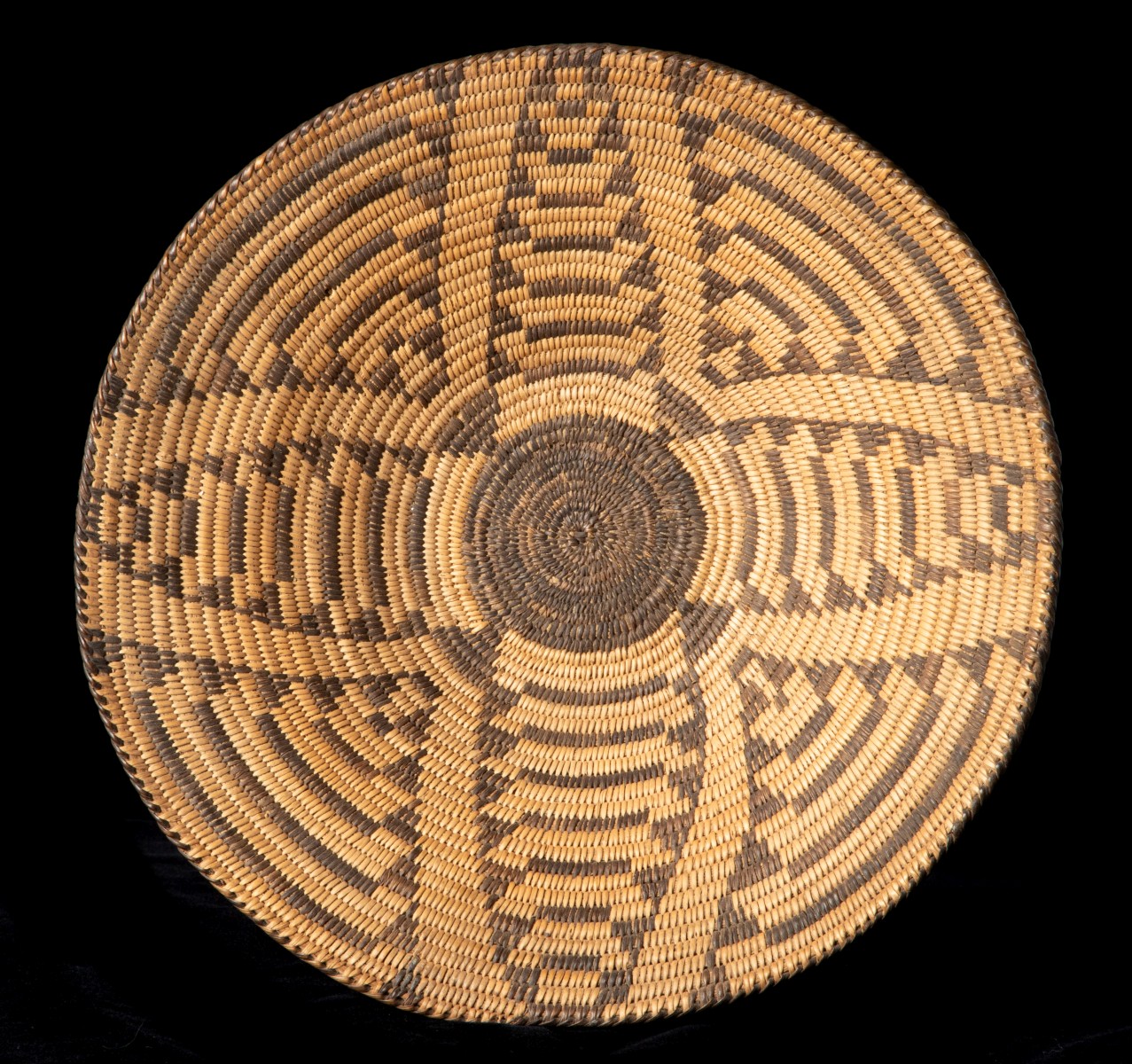 A FINELY WOVEN PIMA BASKETRY TRAY CIRCA 1920