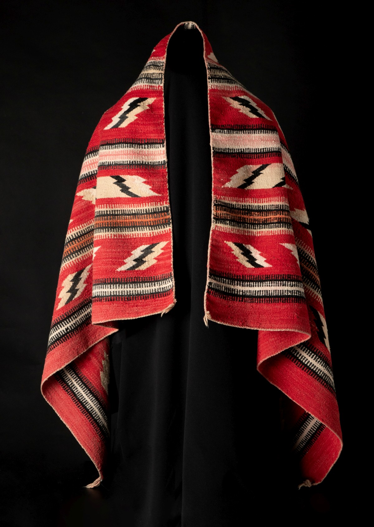 A 1930s NAVAJO WEAVING