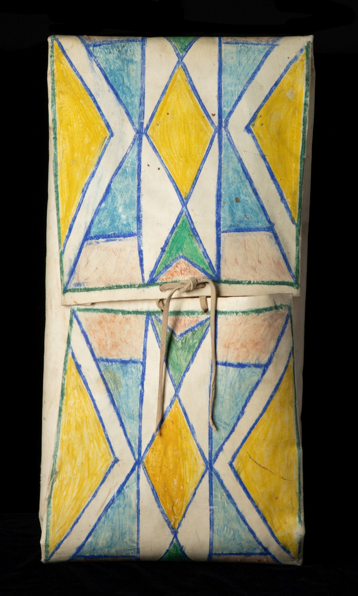 A GOOD EARLY 20TH CENTURY CROW PARFLECHE ENVELOPE